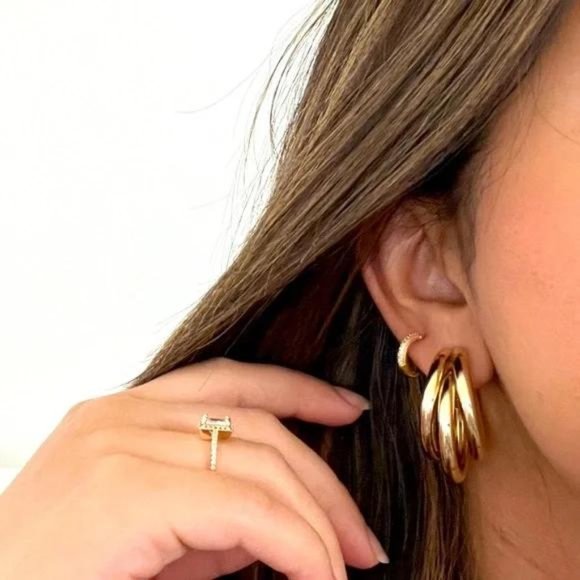 Jewelry - NEW CHUNKY 18K GOLD HOOP EARRINGS, NICE EARRINGS, CUTE EARRINGS.